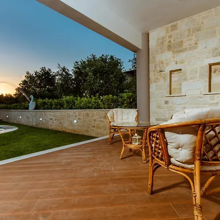 Chania Oasis With Heated Pool Χανιά